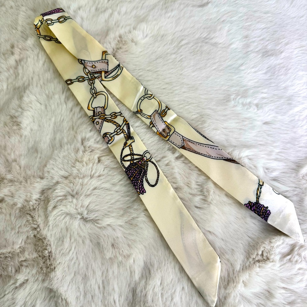 NEW Unbranded Silky Twilly or Scarf Chain buckle pattern